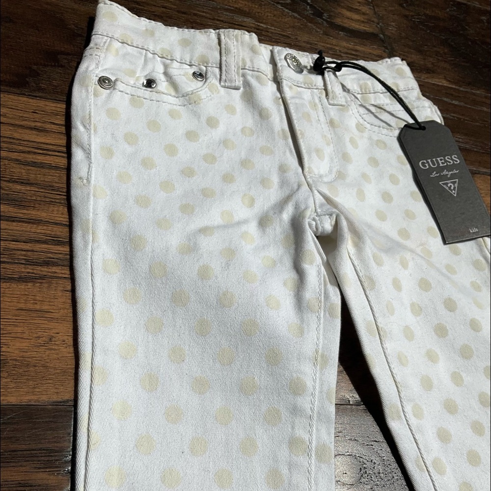 Brand New! White/Creme polkadot Guess brand skinny leg jeans toddler size 4